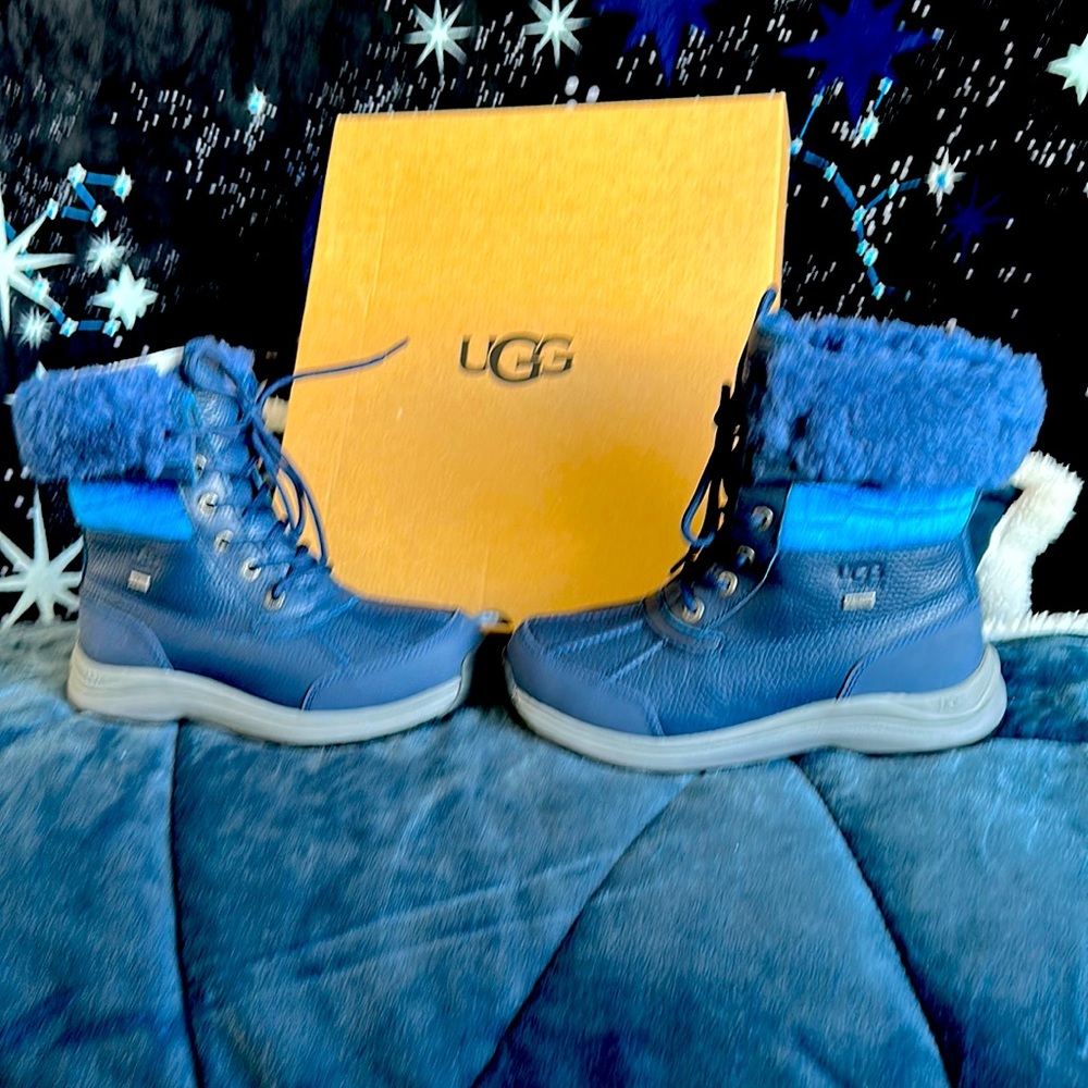 UGG Adirondack 111 Velvet Croc Navy boots Women’s